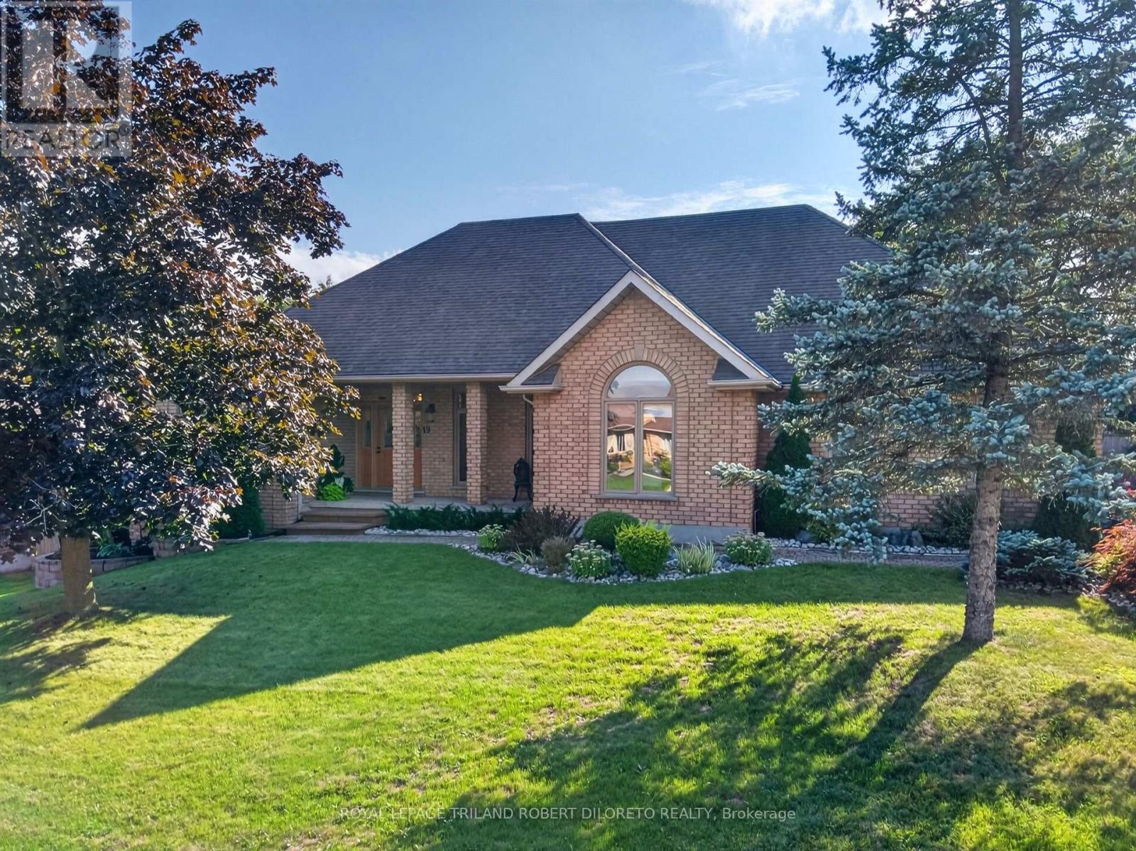 19 Woodland Drive, Middlesex Centre, Ontario  N0L 1R0 - Photo 2 - X13740472