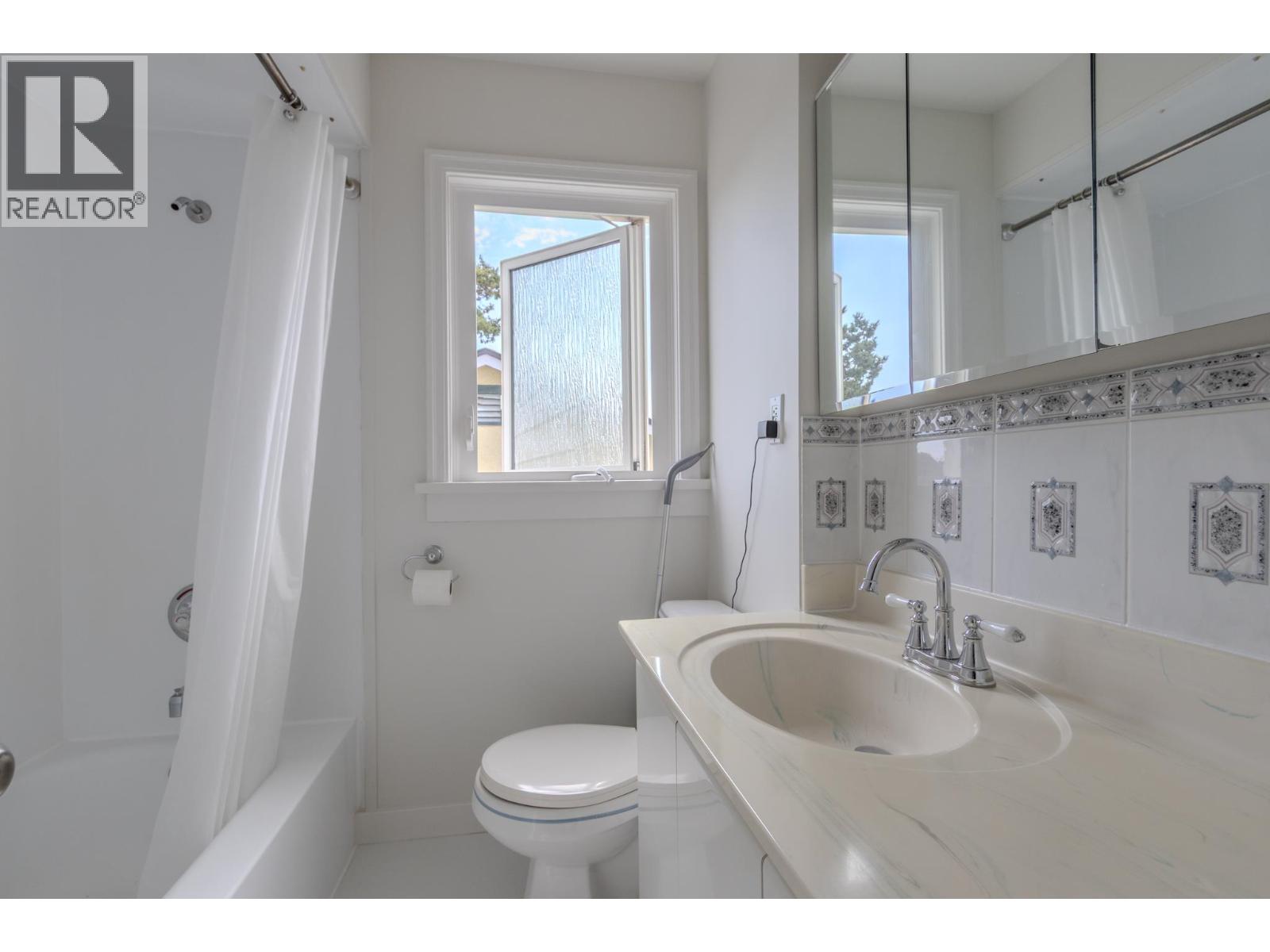 844 Burnaby Street, New Westminster, British Columbia  V3L 4V9 - Photo 16 - R3161198
