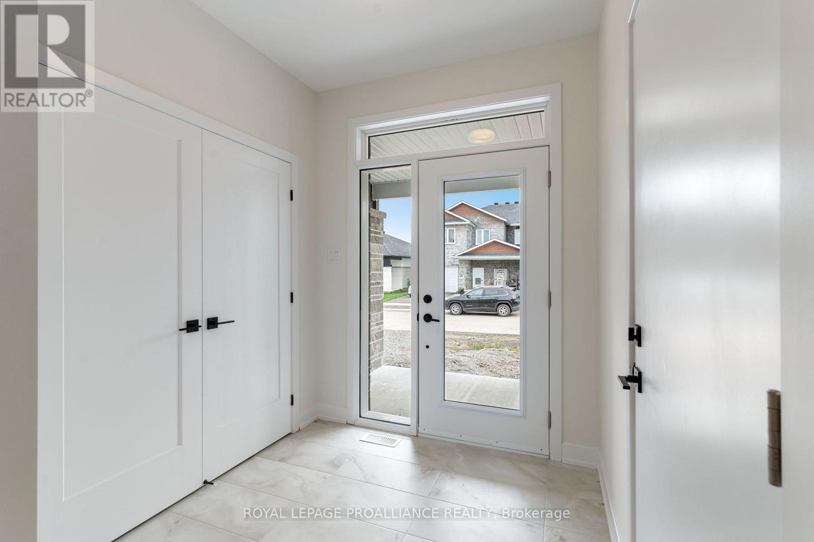 1024 Moore Street, Brockville, Ontario K6V 0H2 - Photo 4 - X13713044