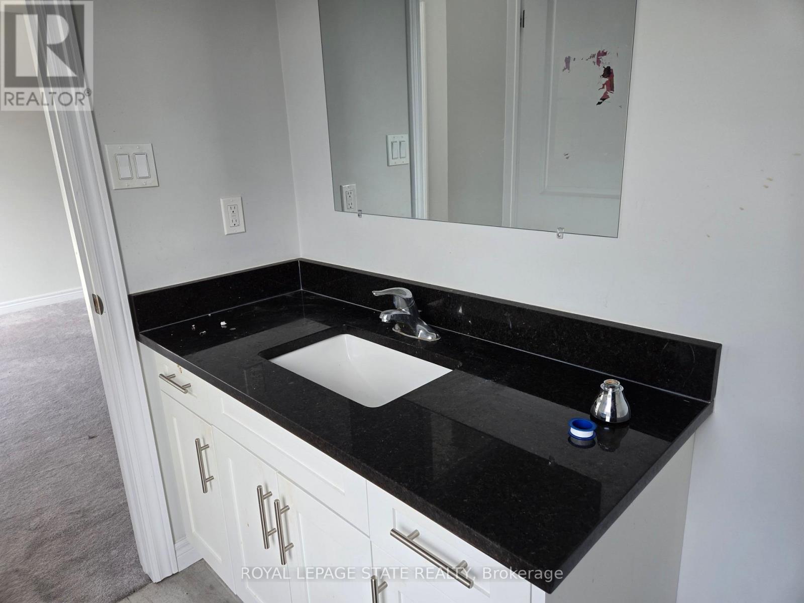28 Alayche Trail, Welland, Ontario  L3C 0J7 - Photo 12 - X13740436