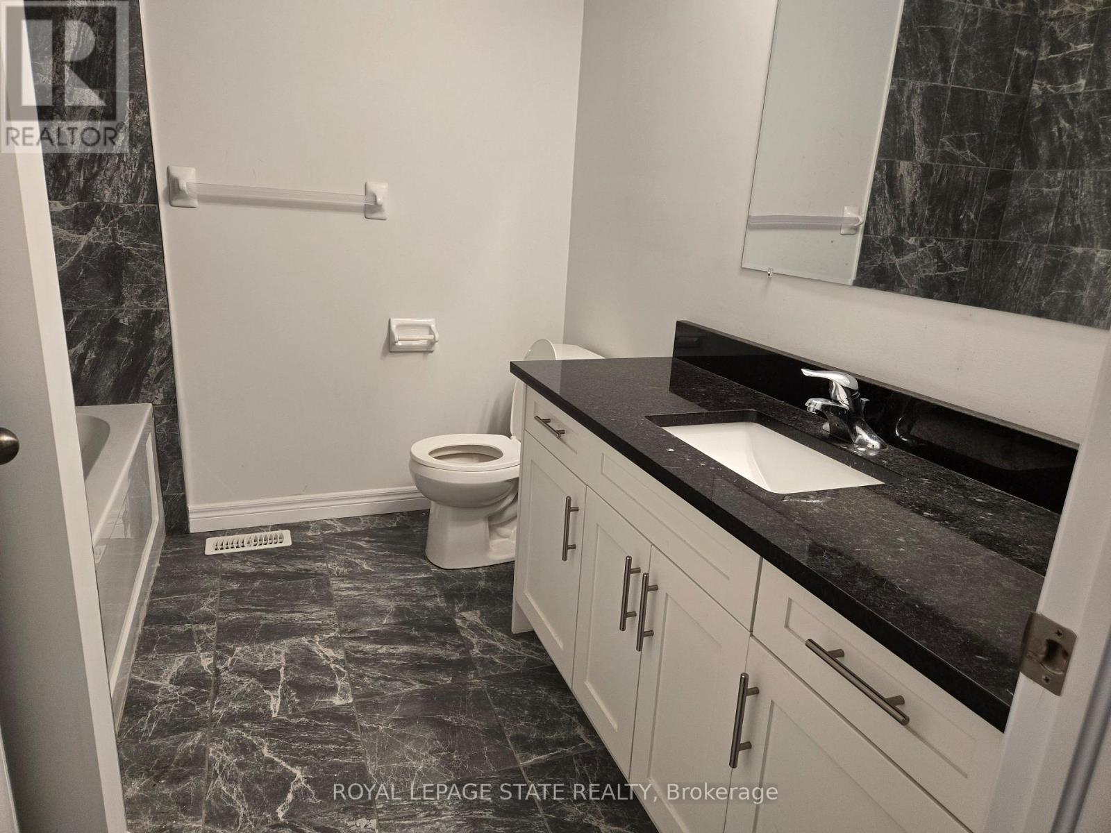 28 Alayche Trail, Welland, Ontario  L3C 0J7 - Photo 15 - X13740436