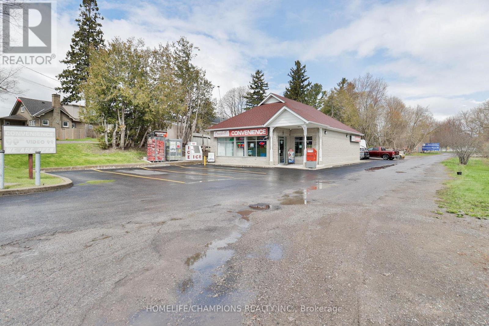 422 KING STREET W, Cobourg, Ontario