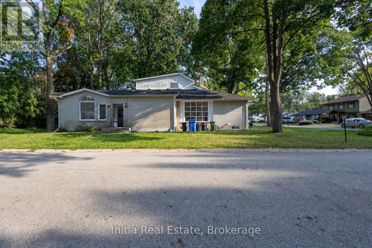 3400 St Patrick's Drive, Windsor, Ontario  N9E 3H4 - Photo 2 - X13740596