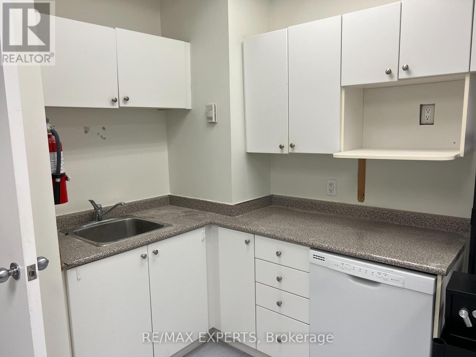 300 - 720 Spadina Avenue, Toronto, Ontario  M5S 2T9 - Photo 14 - C13720406