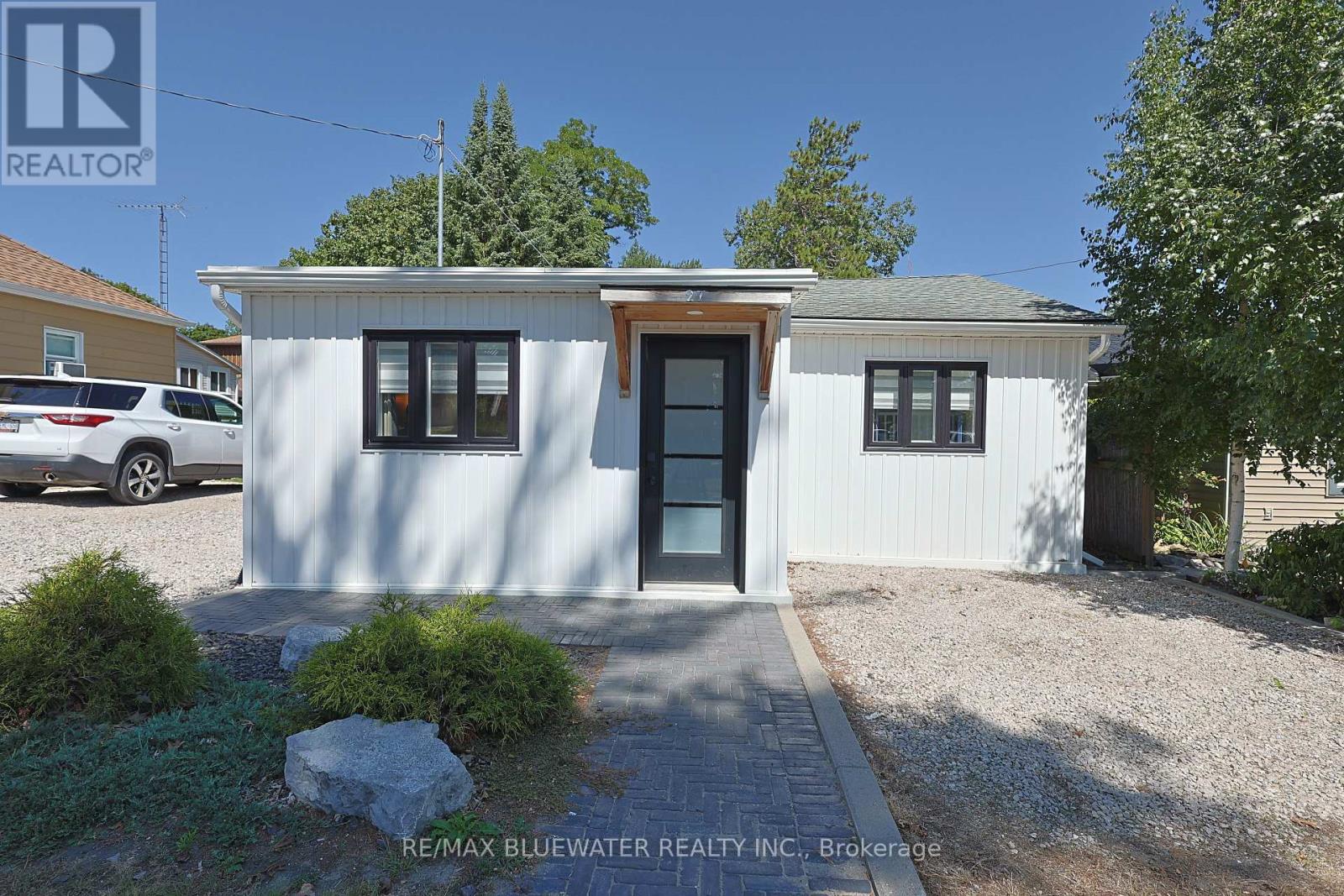 27 Oak Street, Lambton Shores, Ontario  N0M 1T0 - Photo 10 - X13740776