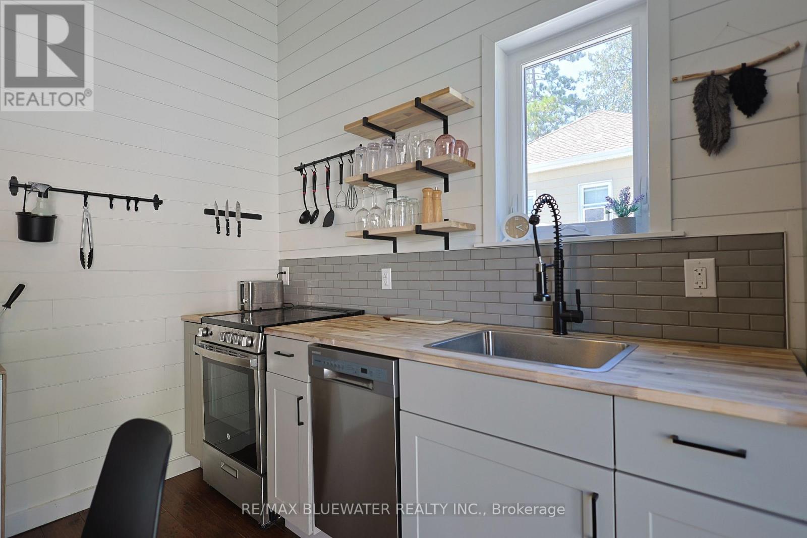 27 Oak Street, Lambton Shores, Ontario  N0M 1T0 - Photo 19 - X13740776