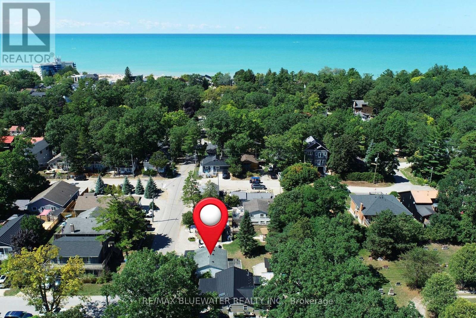 27 Oak Street, Lambton Shores, Ontario  N0M 1T0 - Photo 2 - X13740776