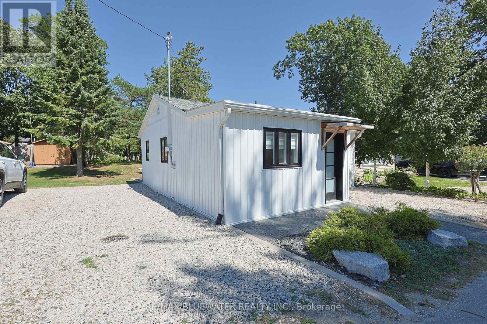 27 Oak Street, Lambton Shores, Ontario  N0M 1T0 - Photo 9 - X13740776