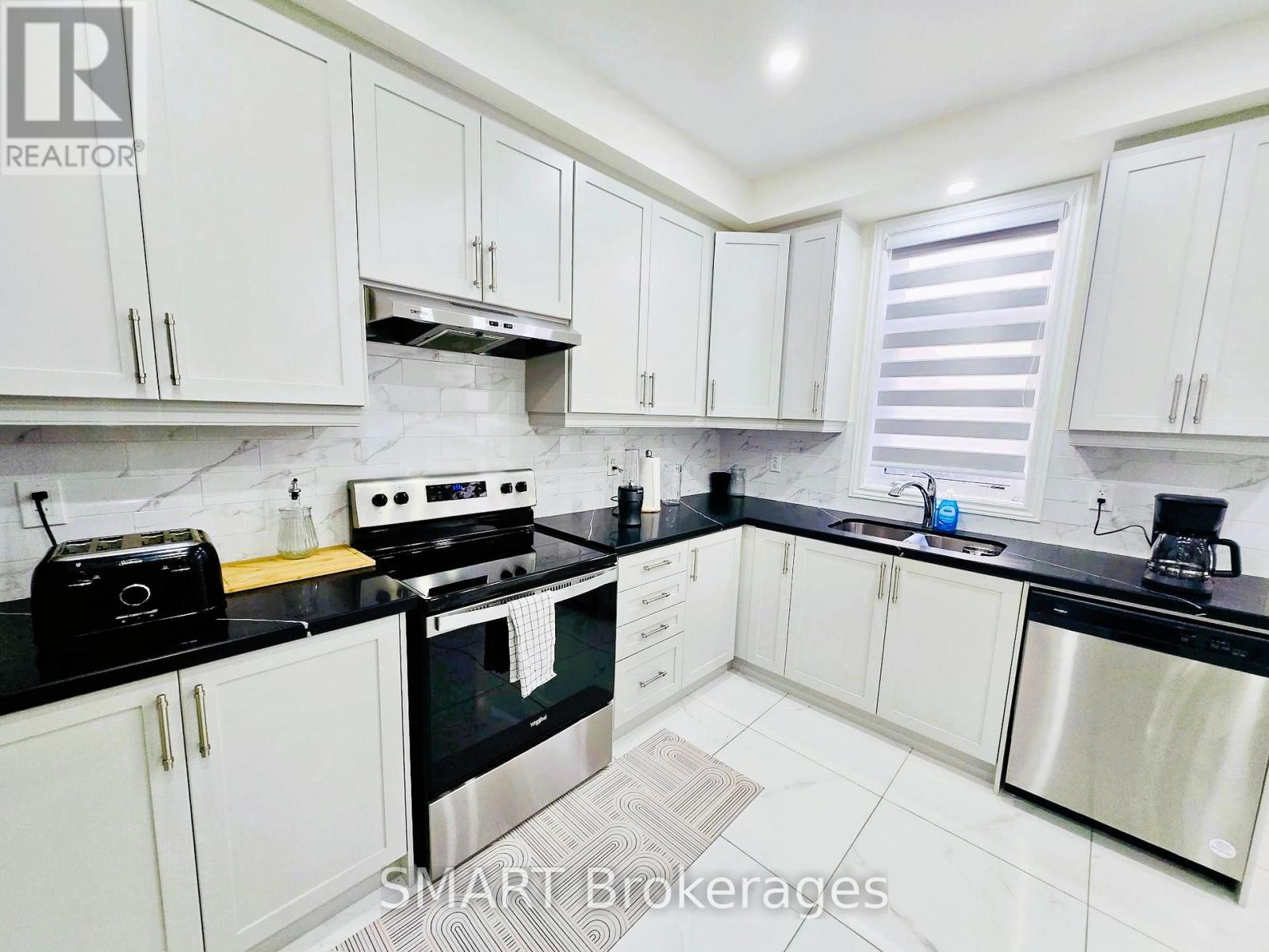 4 Bruce Welch Avenue, Georgina, Ontario  L4P 0J1 - Photo 10 - N13678712