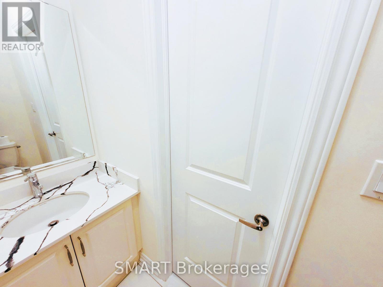 4 Bruce Welch Avenue, Georgina, Ontario  L4P 0J1 - Photo 12 - N13678712