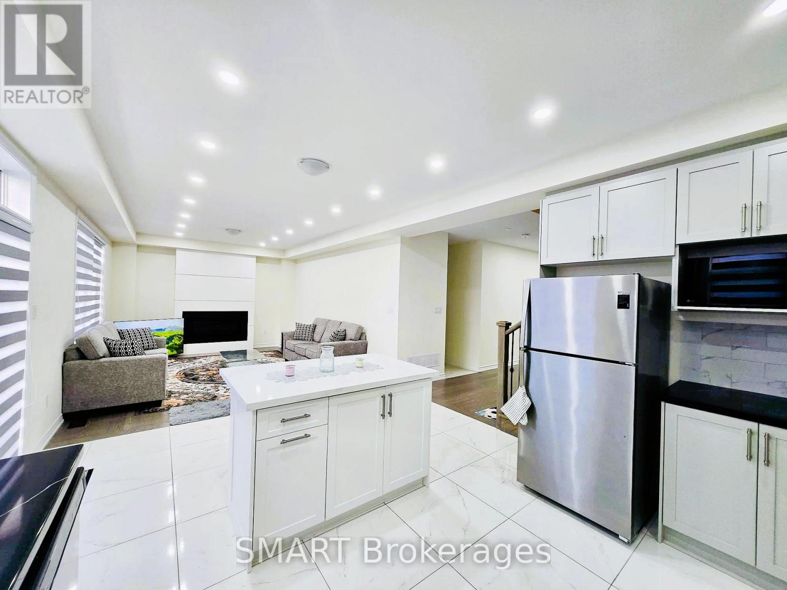 4 Bruce Welch Avenue, Georgina, Ontario  L4P 0J1 - Photo 11 - N13678712