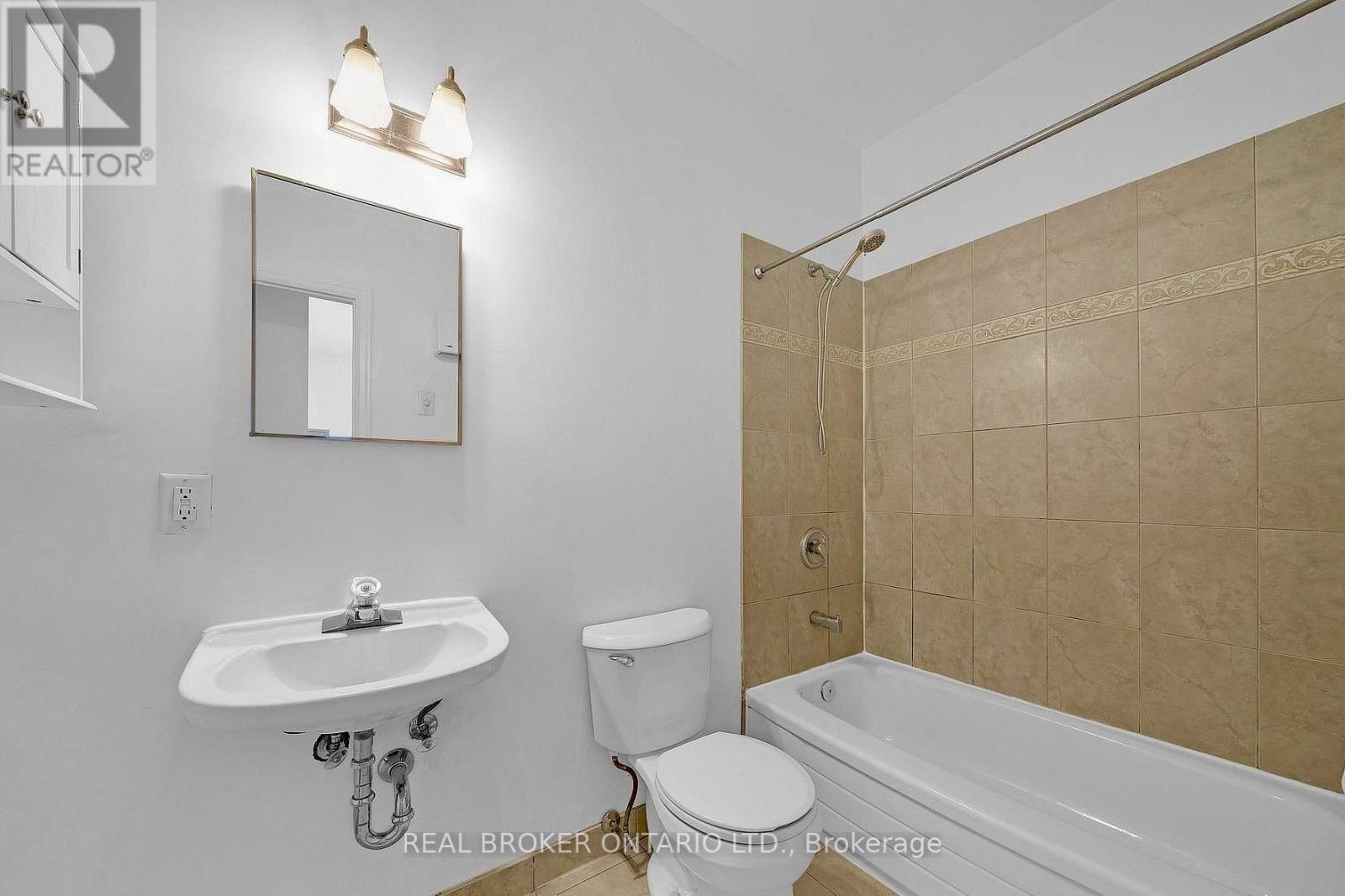 2 - 16 Foxbar Road, Toronto, Ontario  M4V 2G6 - Photo 8 - C13740774