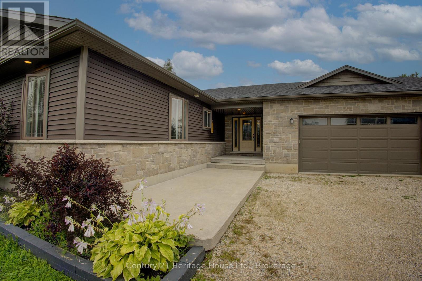 201 Hutton Hill Road, West Grey, Ontario  N0G 1R0 - Photo 4 - X13740618
