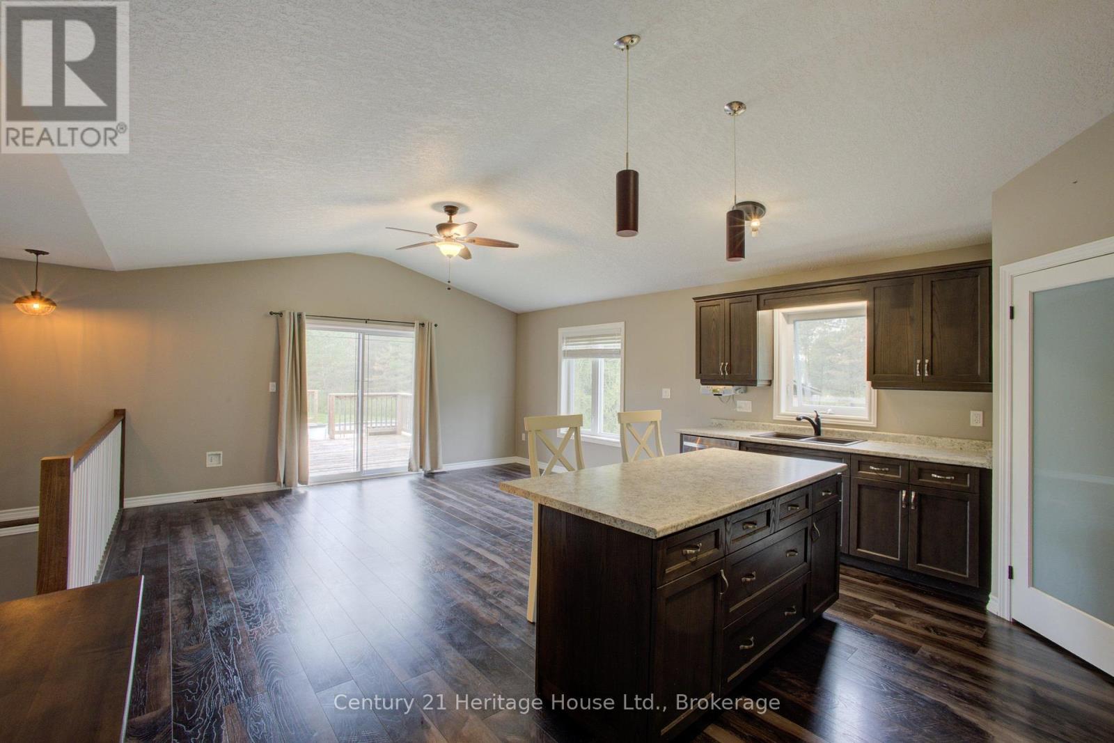 201 Hutton Hill Road, West Grey, Ontario  N0G 1R0 - Photo 8 - X13740618