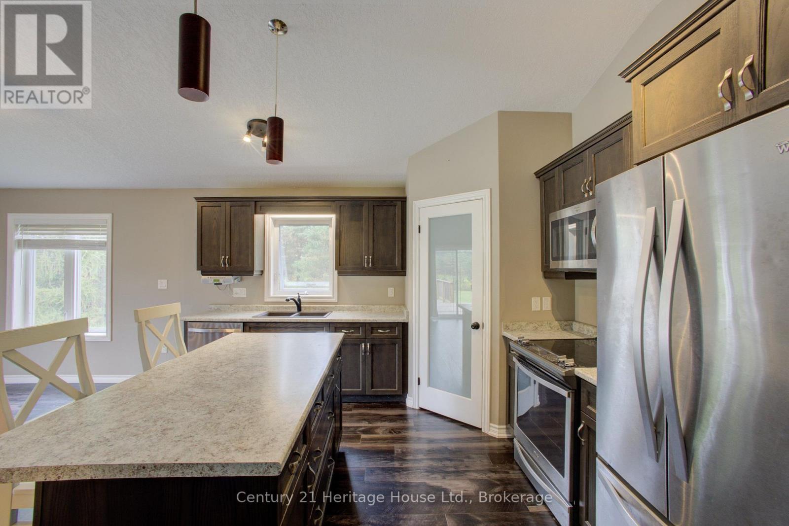 201 Hutton Hill Road, West Grey, Ontario  N0G 1R0 - Photo 9 - X13740618