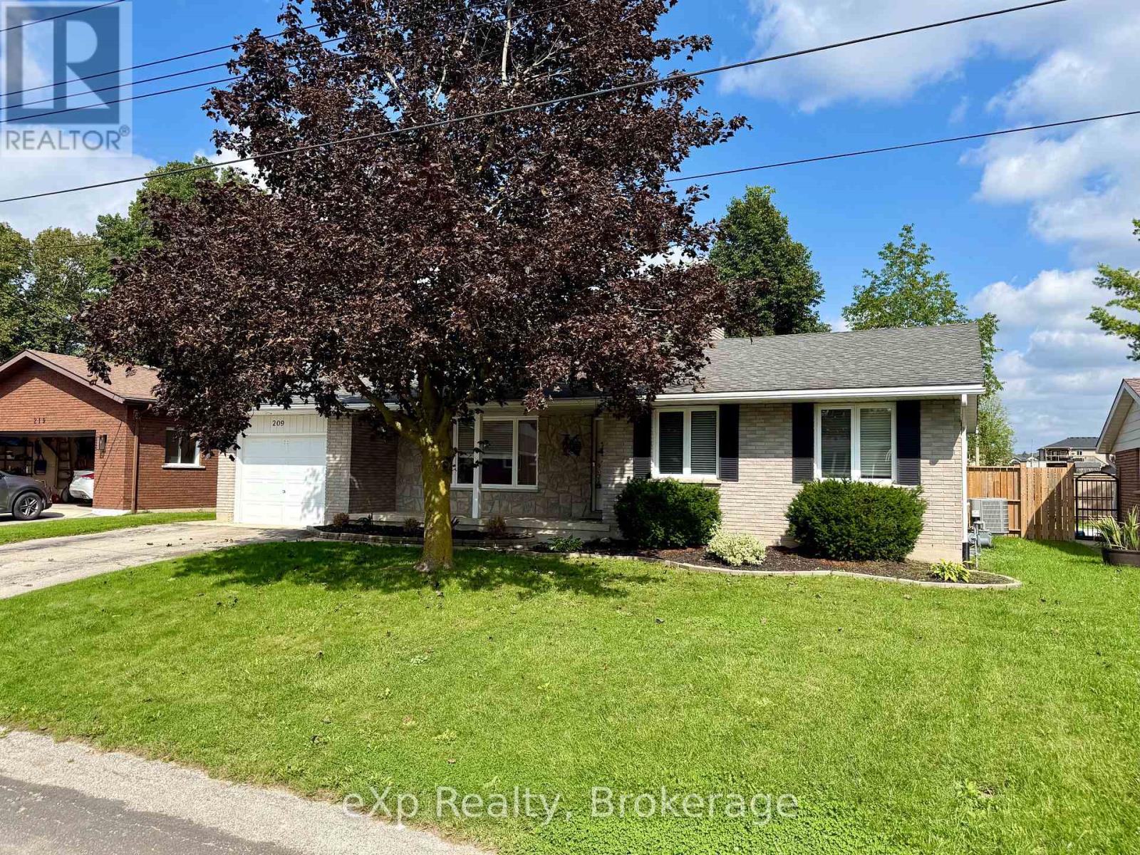 209 15th Avenue, Hanover, Ontario  N4N 3E1 - Photo 2 - X13740898