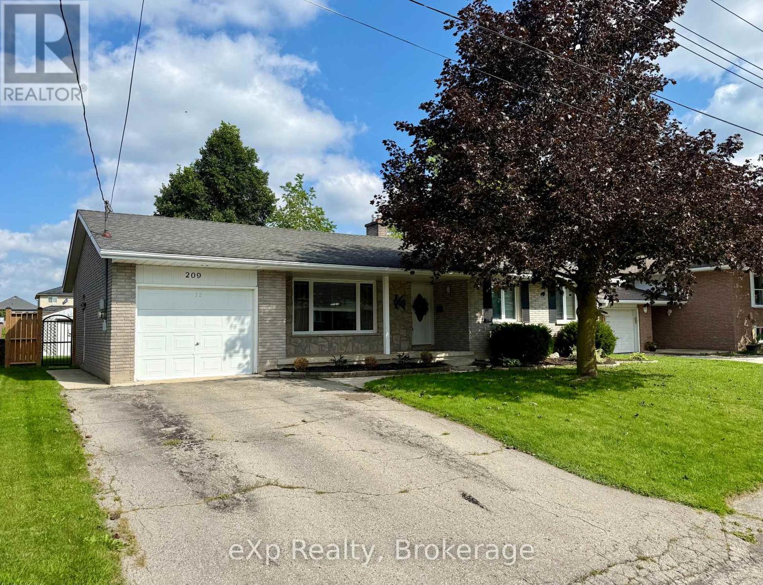 209 15th Avenue, Hanover, Ontario  N4N 3E1 - Photo 3 - X13740898