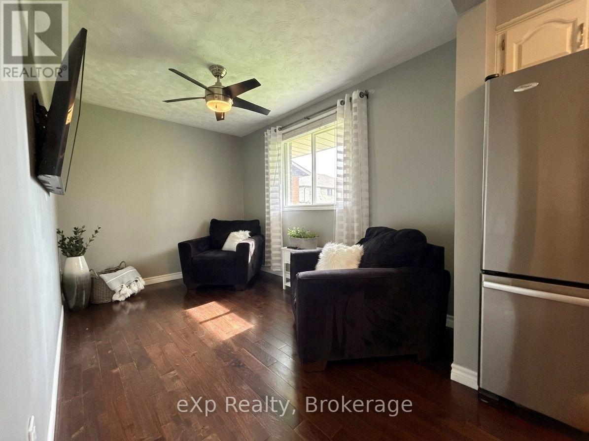 209 15th Avenue, Hanover, Ontario  N4N 3E1 - Photo 8 - X13740898