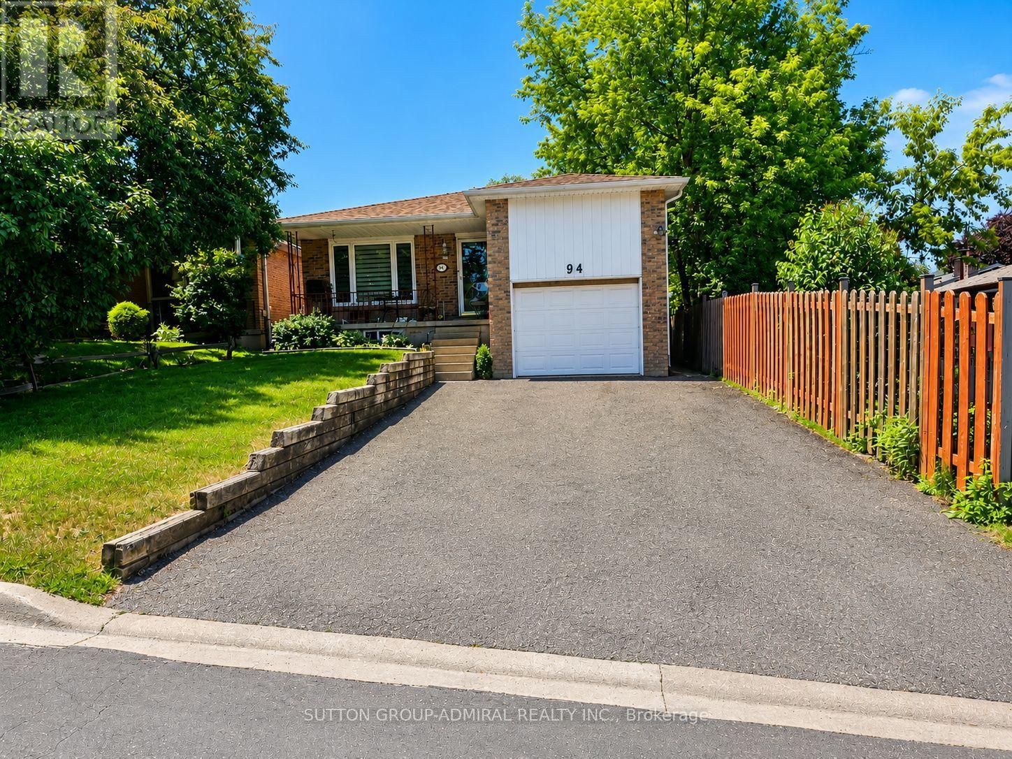 94 Sackville Street, Caledon, Ontario  L7E 1B8 - Photo 1 - W13740624