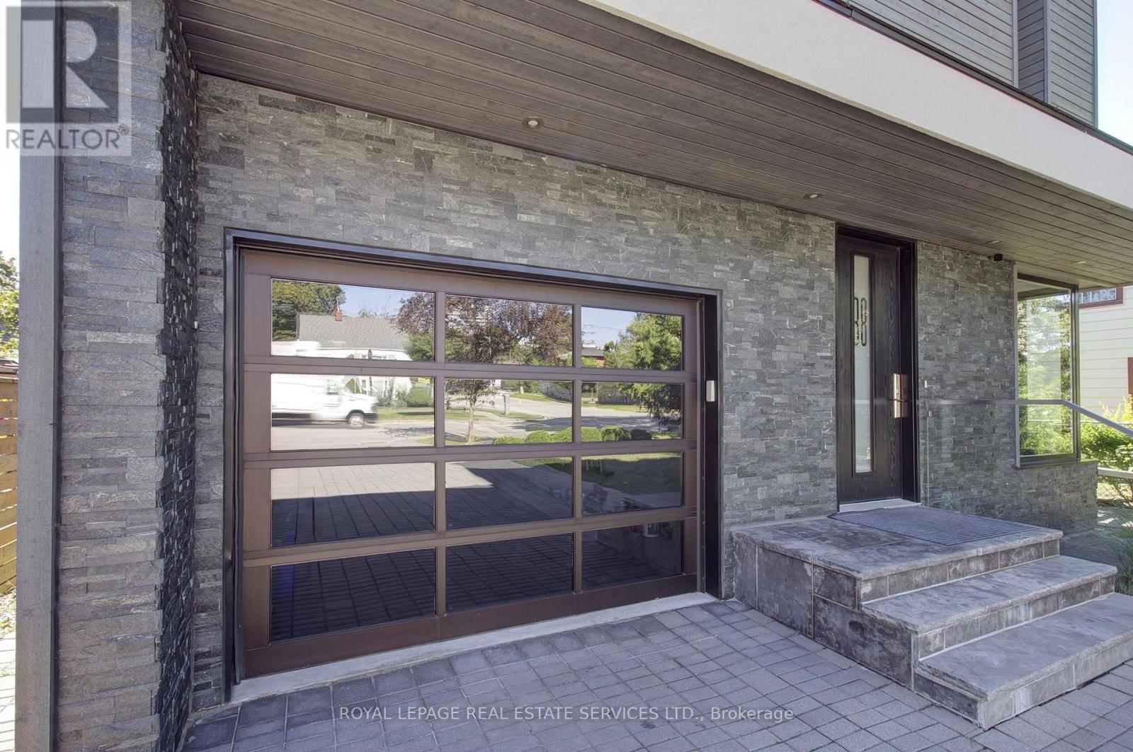 38 Stewart Street, Oakville, Ontario  L6K 1X5 - Photo 3 - W13740662