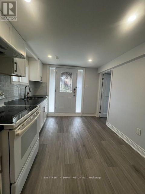 4736 Wild Rose Street, Mississauga, Ontario L5M 5M6 - Photo 3 - W13740726