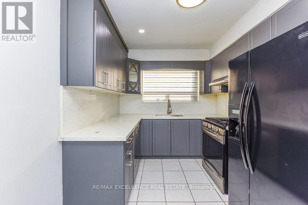 7150 Minotola Avenue, Mississauga, Ontario  L4T 2T1 - Photo 11 - W13740730