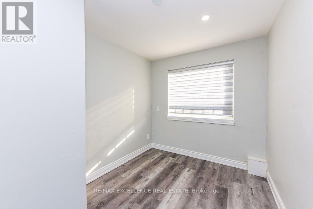 7150 Minotola Avenue, Mississauga, Ontario  L4T 2T1 - Photo 13 - W13740730