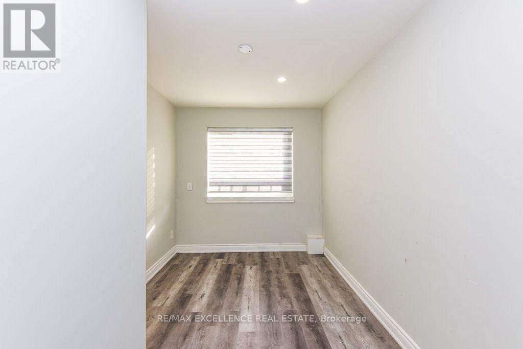 7150 Minotola Avenue, Mississauga, Ontario  L4T 2T1 - Photo 14 - W13740730