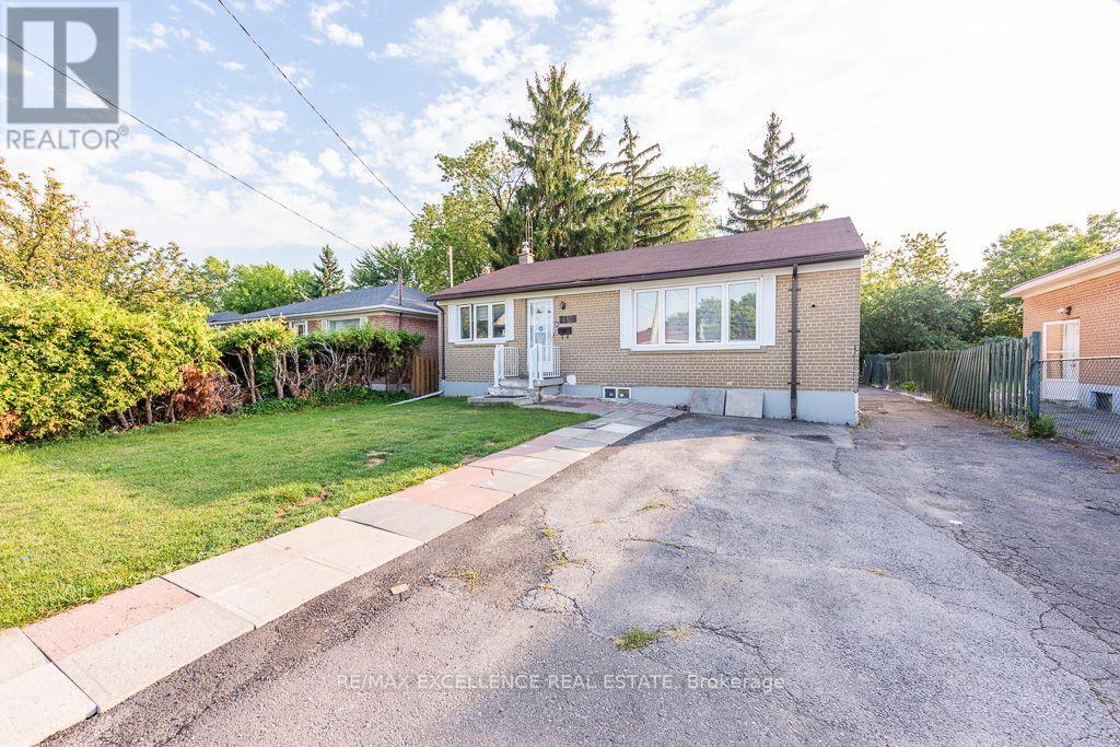 7150 Minotola Avenue, Mississauga, Ontario  L4T 2T1 - Photo 3 - W13740730