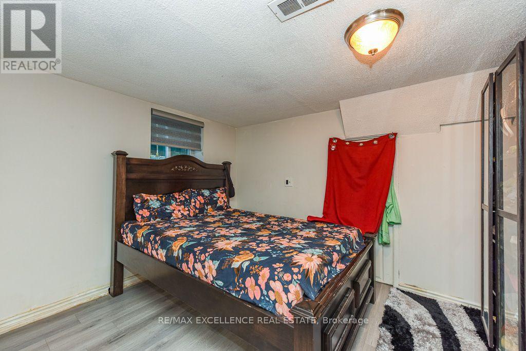 7150 Minotola Avenue, Mississauga, Ontario  L4T 2T1 - Photo 32 - W13740730