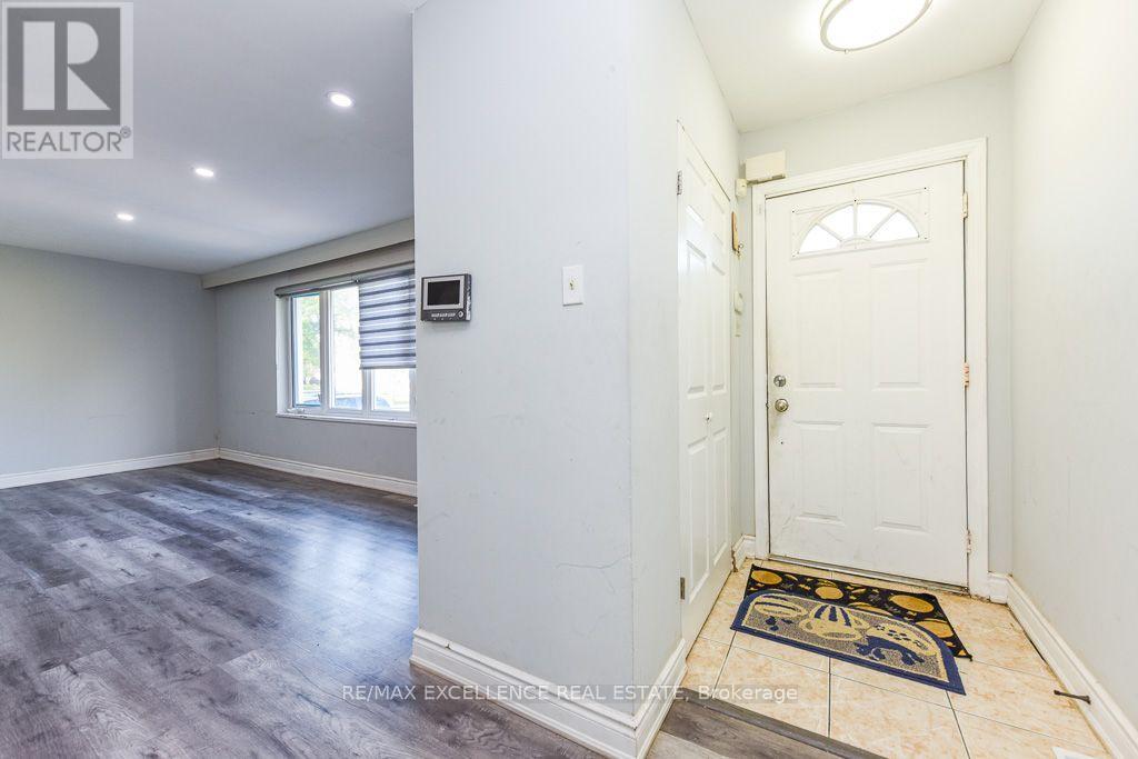7150 Minotola Avenue, Mississauga, Ontario  L4T 2T1 - Photo 4 - W13740730