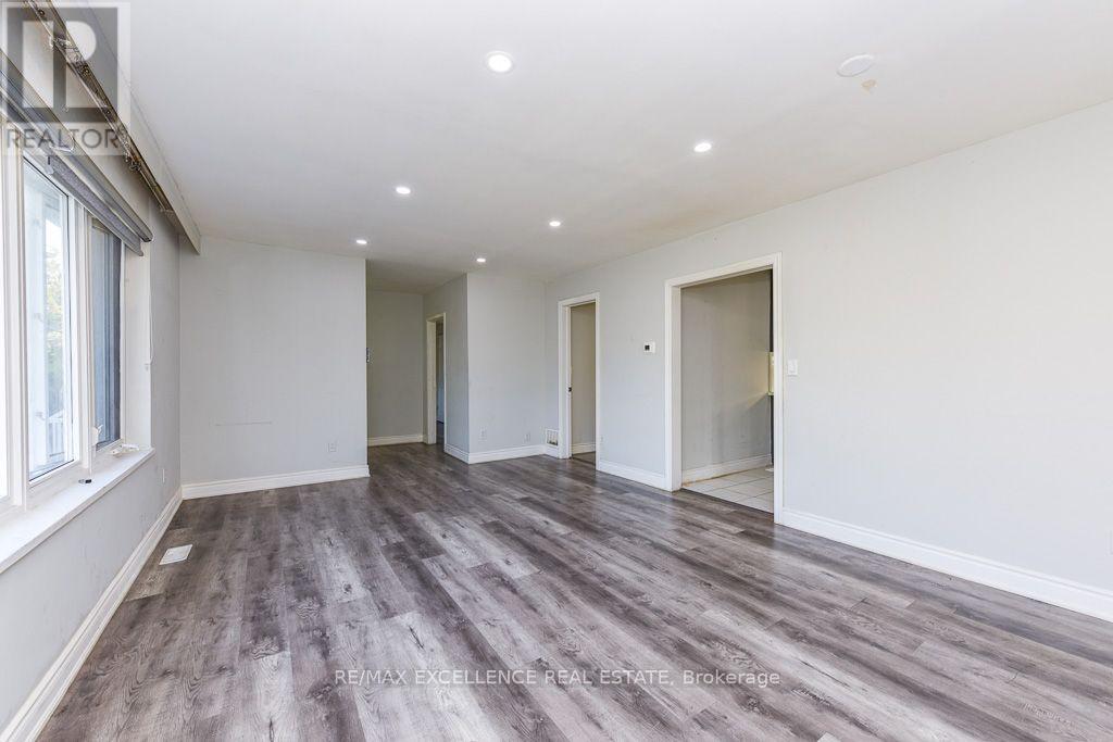 7150 Minotola Avenue, Mississauga, Ontario  L4T 2T1 - Photo 6 - W13740730
