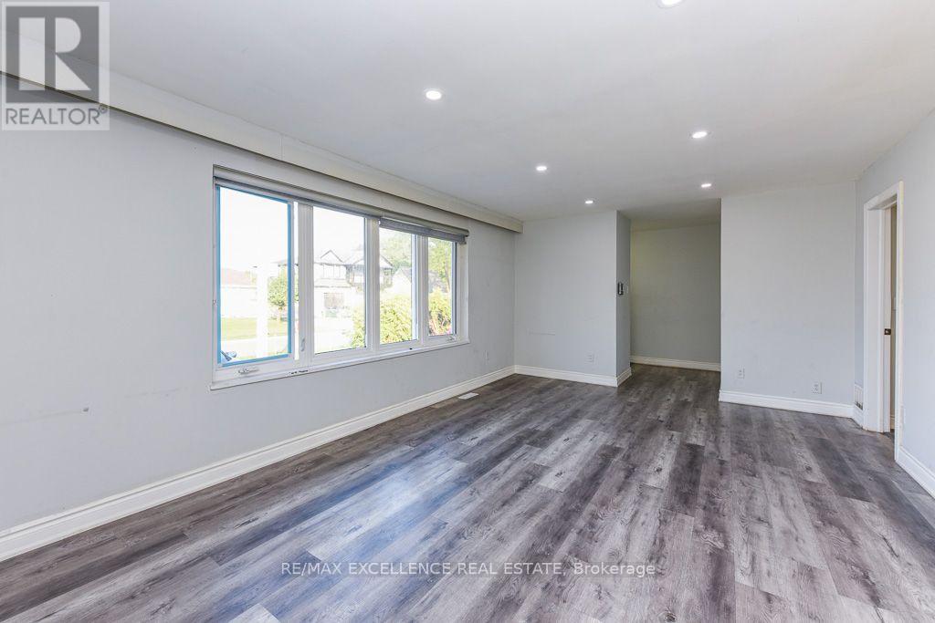 7150 Minotola Avenue, Mississauga, Ontario  L4T 2T1 - Photo 7 - W13740730