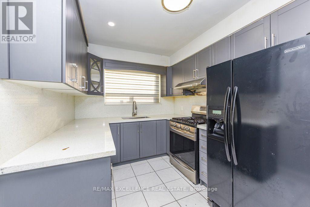 7150 Minotola Avenue, Mississauga, Ontario  L4T 2T1 - Photo 8 - W13740730