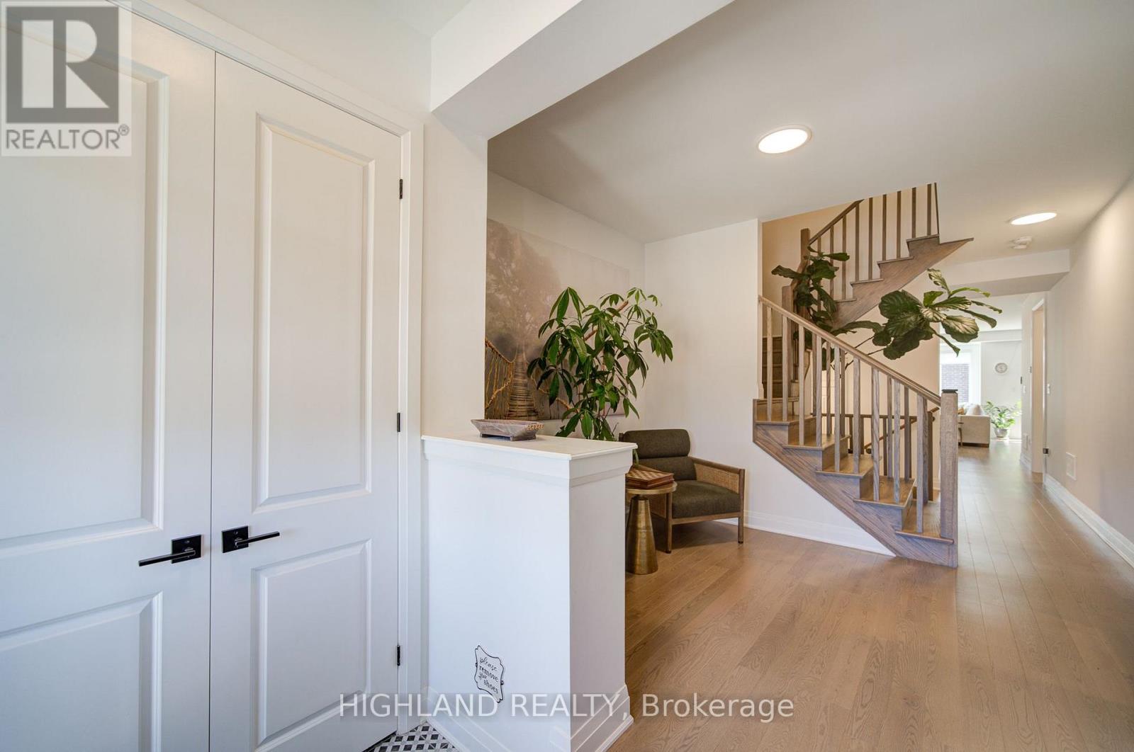 3153 John Mckay Boulevard, Oakville, Ontario  L6H 8A8 - Photo 2 - W13740816