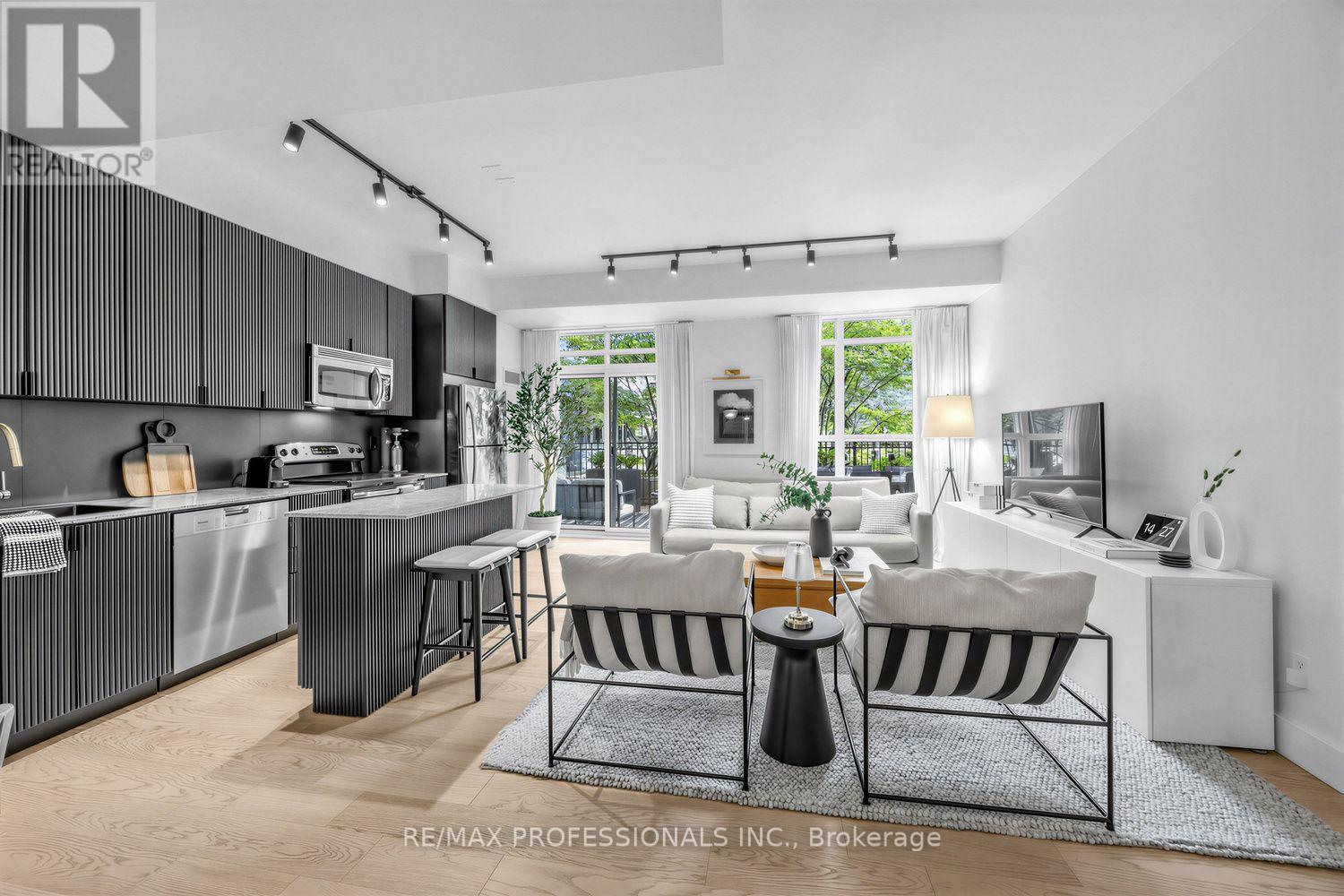 402 - 155 Legion Road N, Toronto, Ontario  M8Y 0A7 - Photo 1 - W13740834
