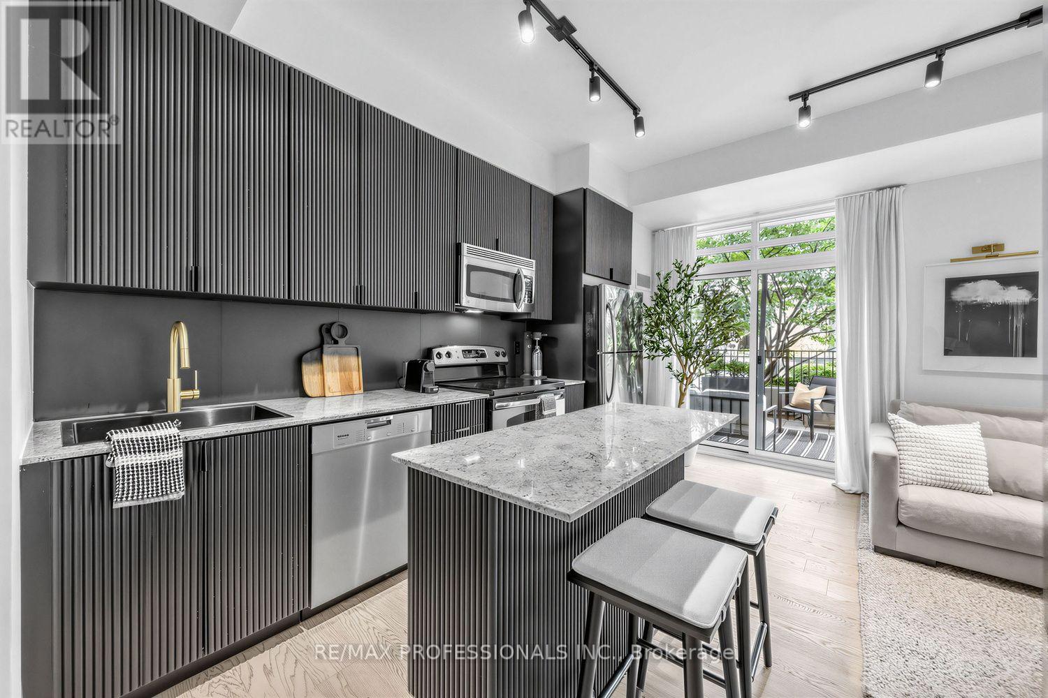 402 - 155 Legion Road N, Toronto, Ontario  M8Y 0A7 - Photo 3 - W13740834