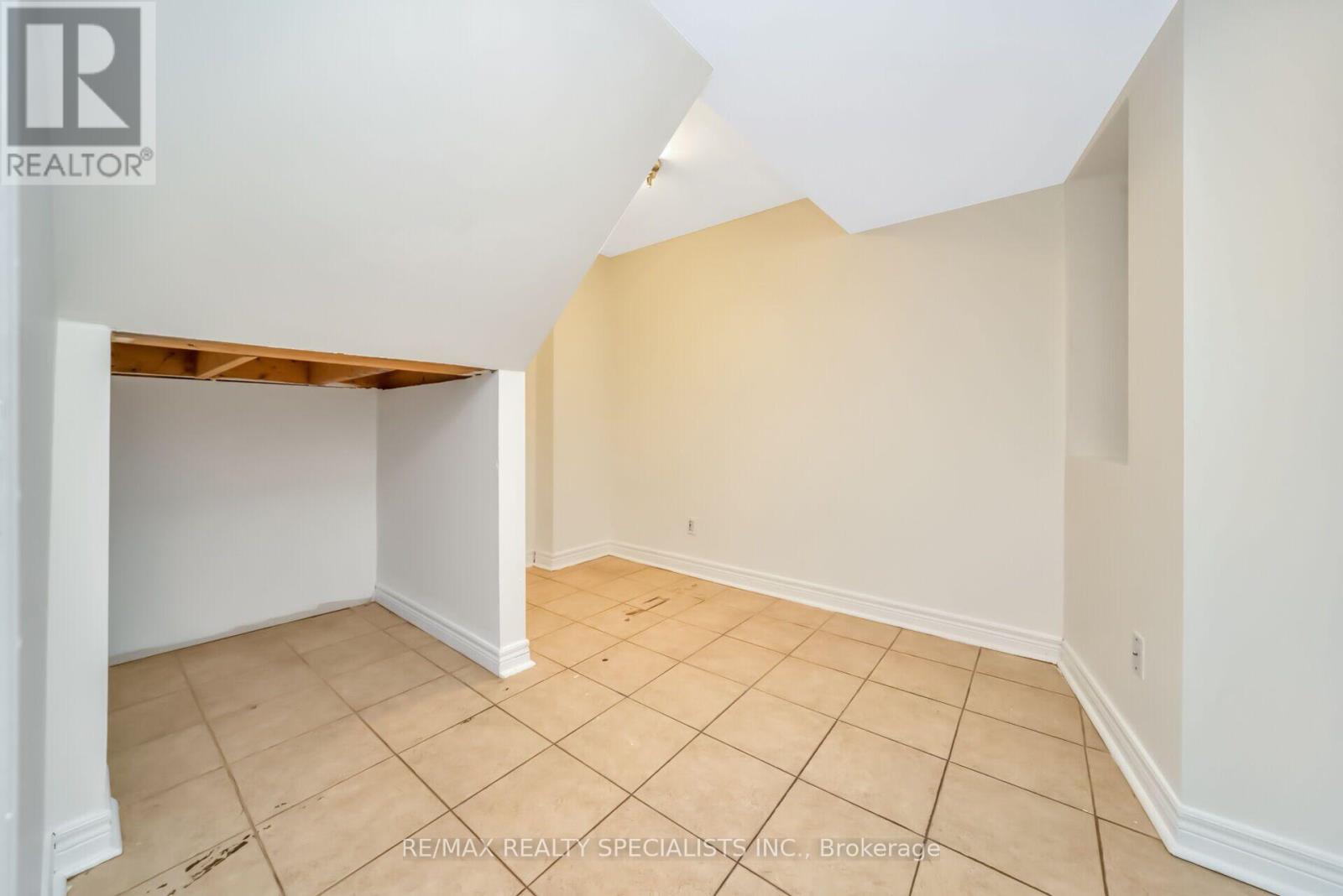 51 Blue Spruce Street, Brampton, Ontario  L6R 1C4 - Photo 35 - W13740910