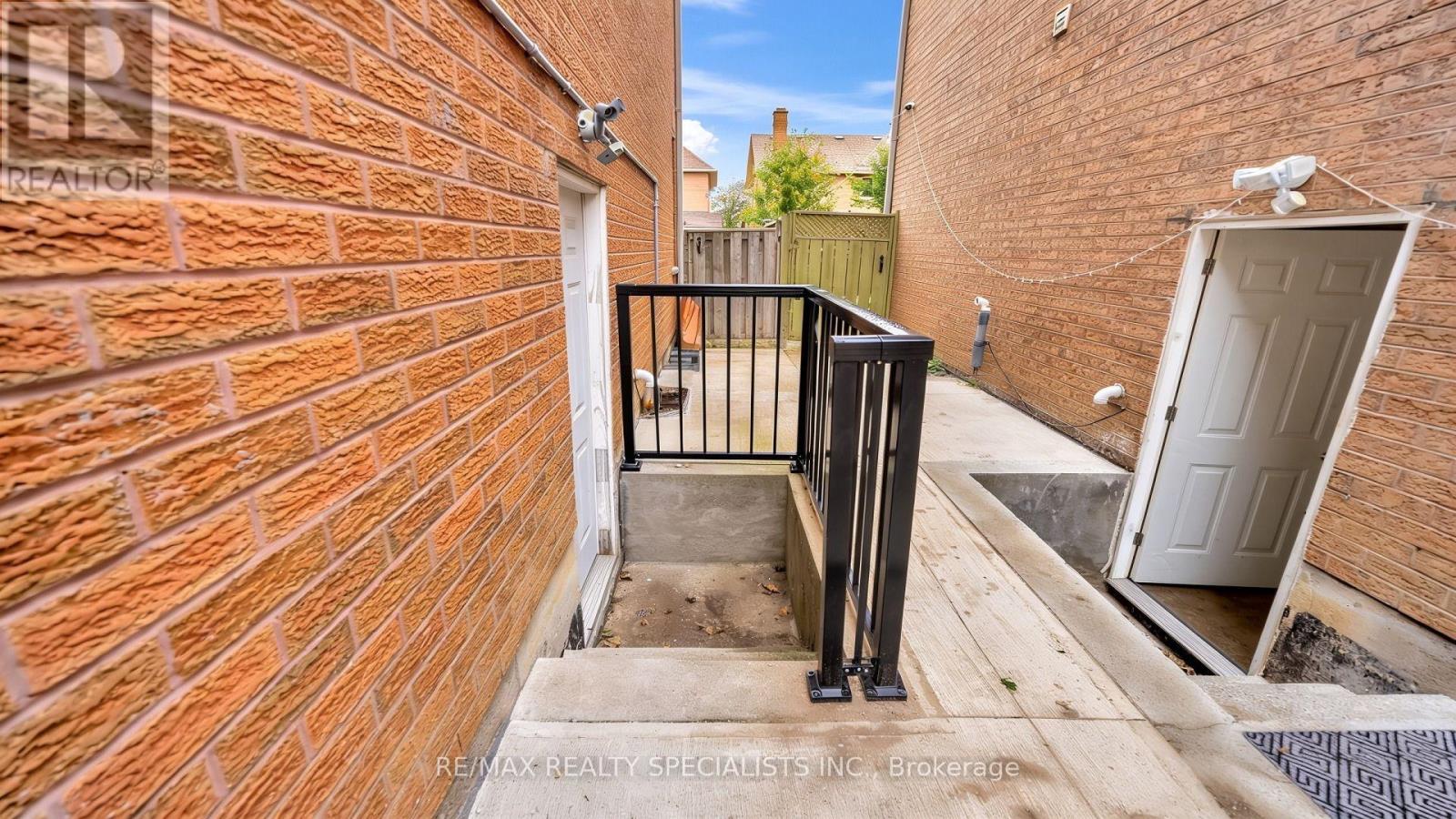 51 Blue Spruce Street, Brampton, Ontario  L6R 1C4 - Photo 40 - W13740910