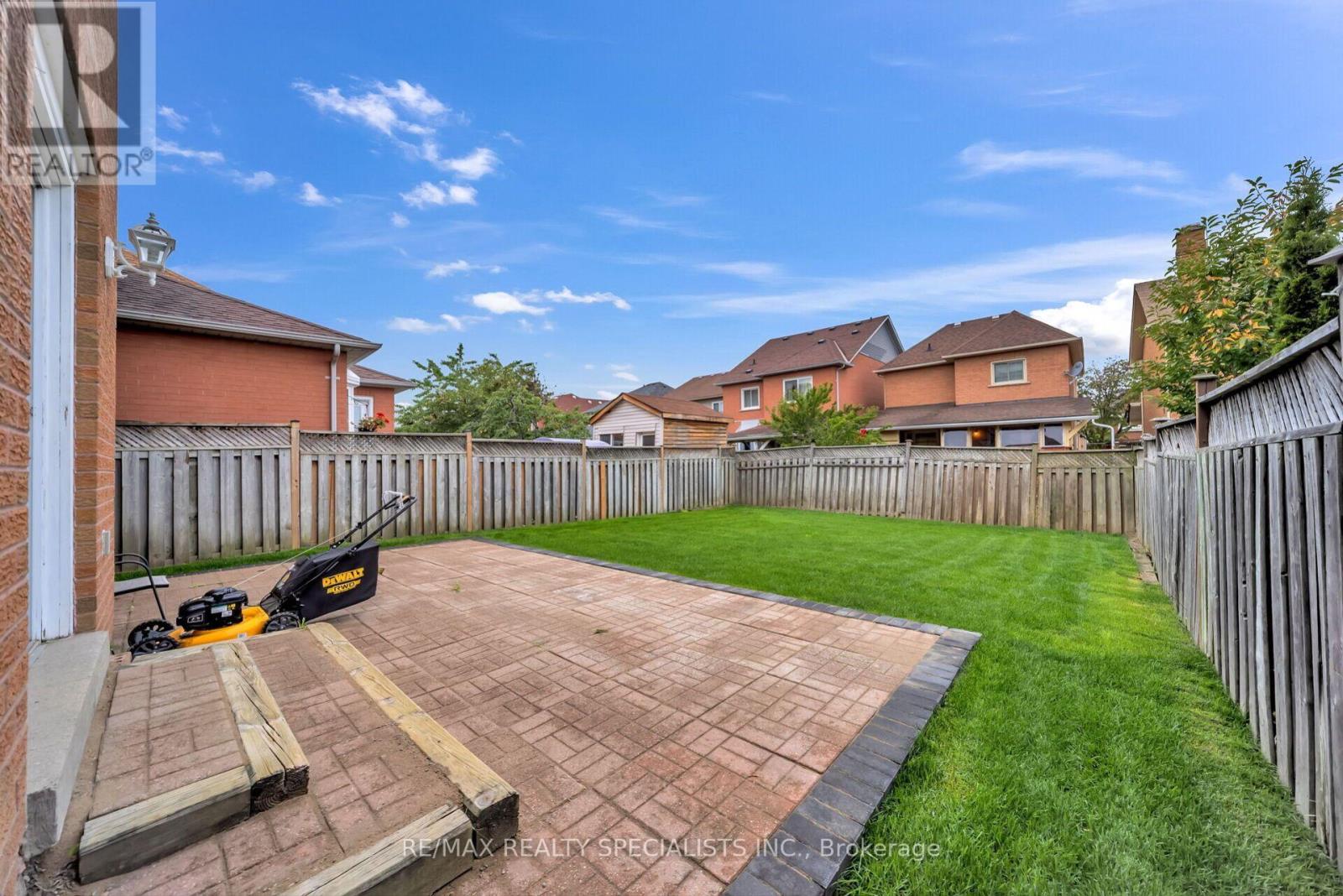 51 Blue Spruce Street, Brampton, Ontario  L6R 1C4 - Photo 41 - W13740910