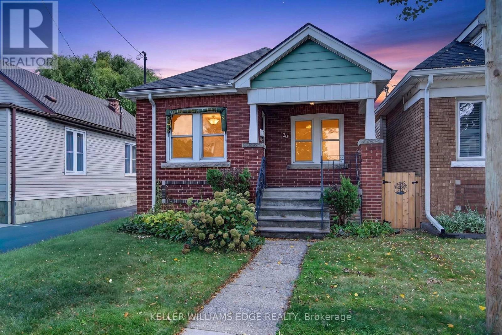 30 Barons Avenue N, Hamilton, Ontario  L8H 5A2 - Photo 3 - X13740640