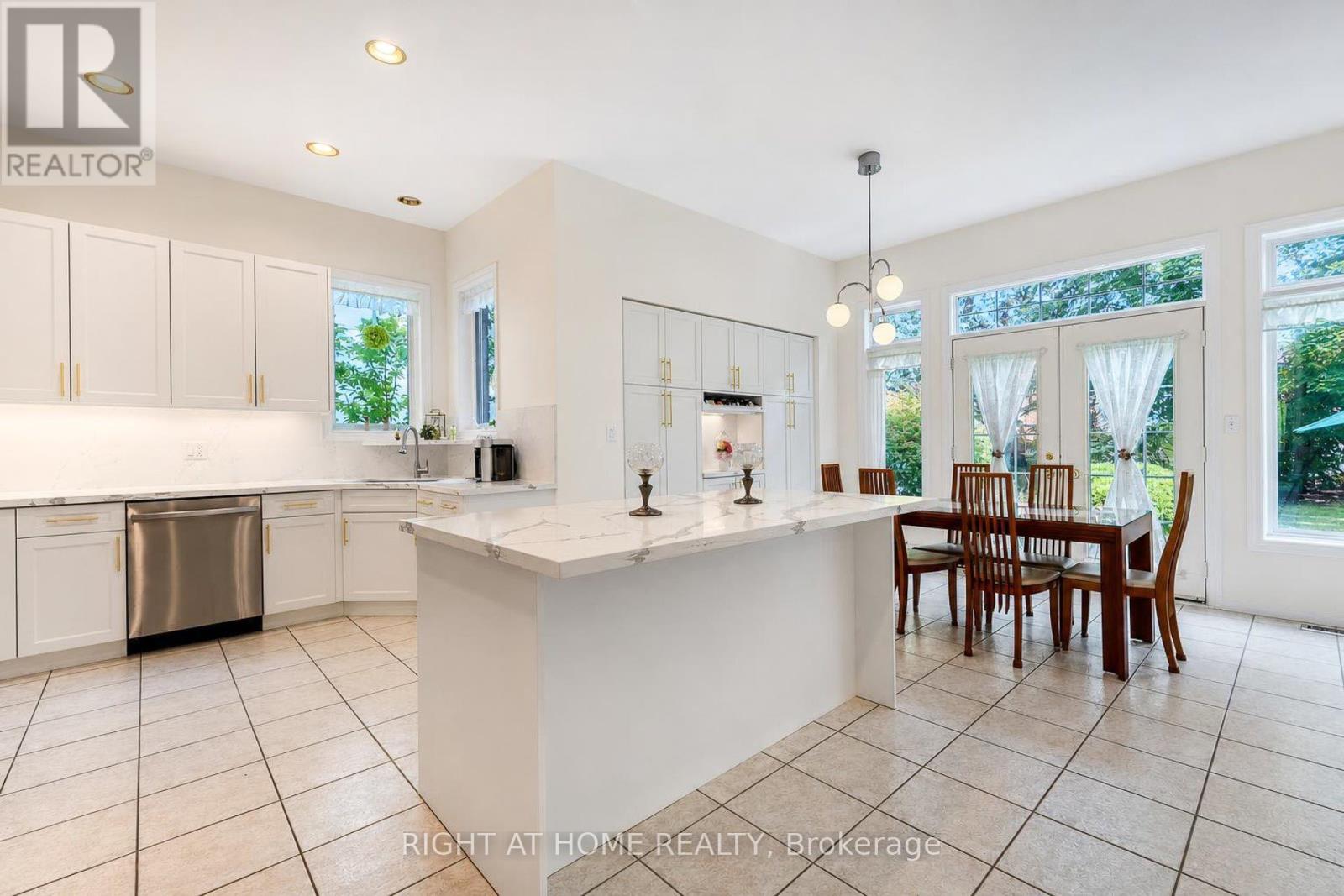 27 Thoroughbred Boulevard, Hamilton, Ontario  L9K 1L2 - Photo 8 - X13740706