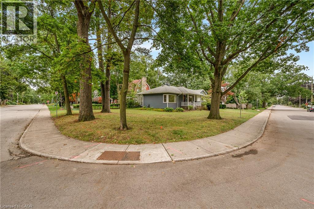 374 Spruce Street, Oakville, Ontario  L6J 2H3 - Photo 5 - 40859025