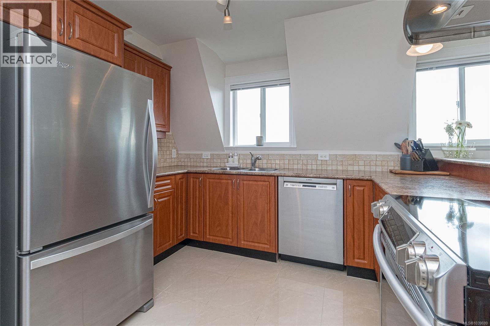 406 4536 Viewmont Ave, Saanich, British Columbia  V8Z 5L2 - Photo 10 - 1039699