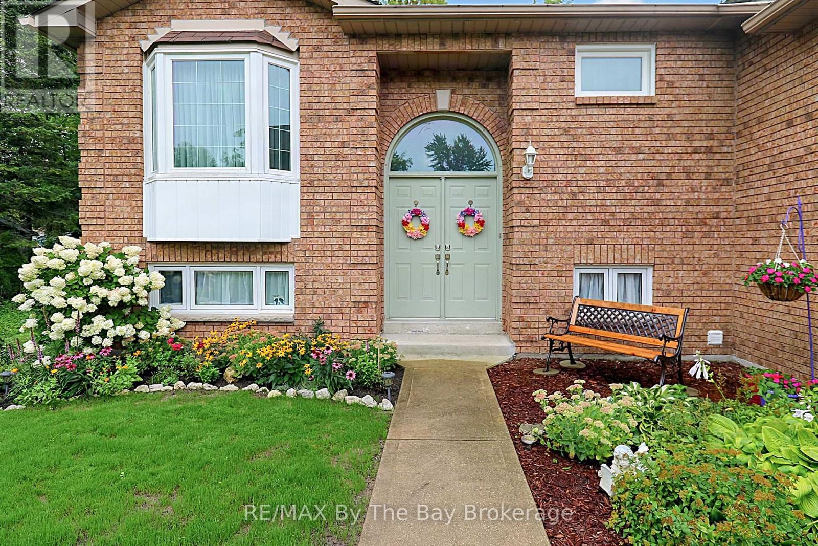 49 Royal Beech Drive, Wasaga Beach, Ontario  L9Z 1H3 - Photo 11 - S13740156