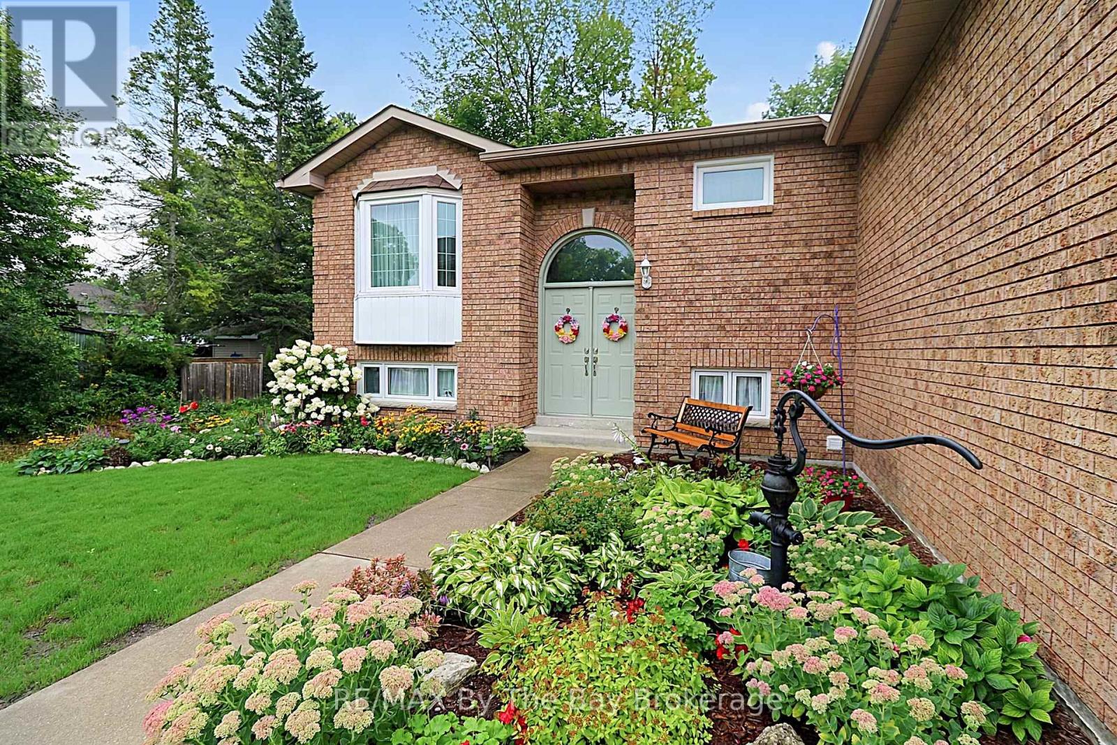 49 Royal Beech Drive, Wasaga Beach, Ontario  L9Z 1H3 - Photo 10 - S13740156