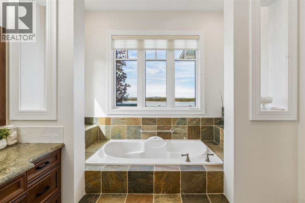 527 Montclair Place, Cochrane Lake, Alberta  T4C 0A8 - Photo 25 - A2341130