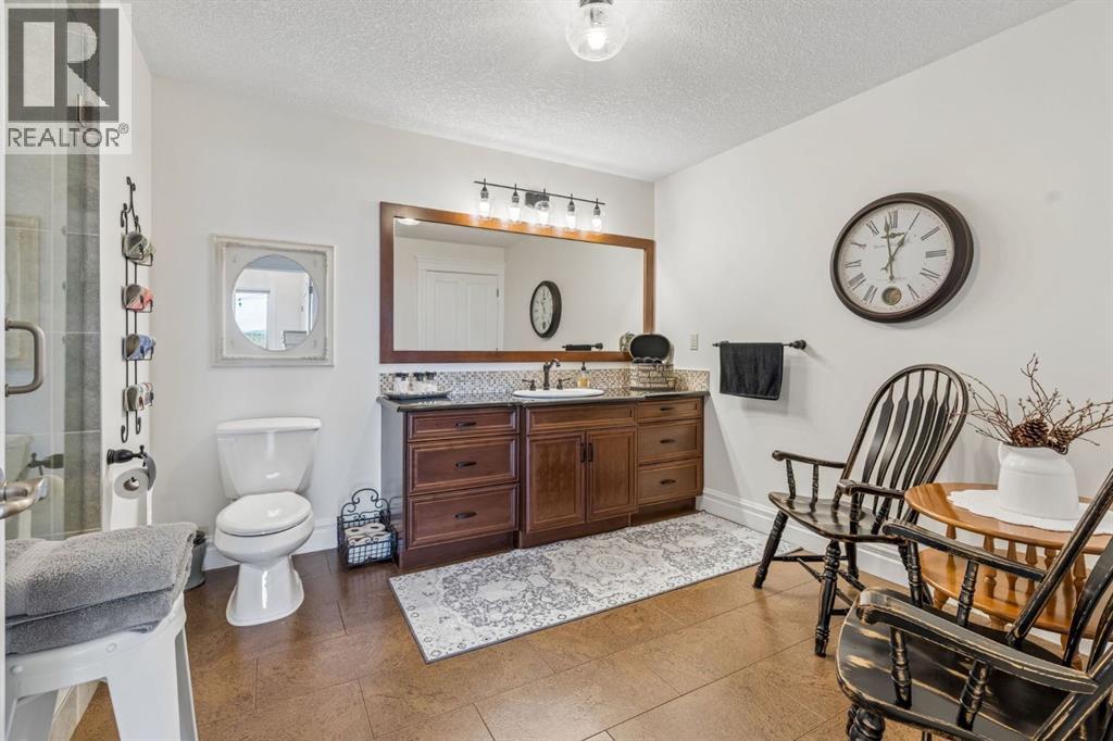 527 Montclair Place, Cochrane Lake, Alberta  T4C 0A8 - Photo 43 - A2341130