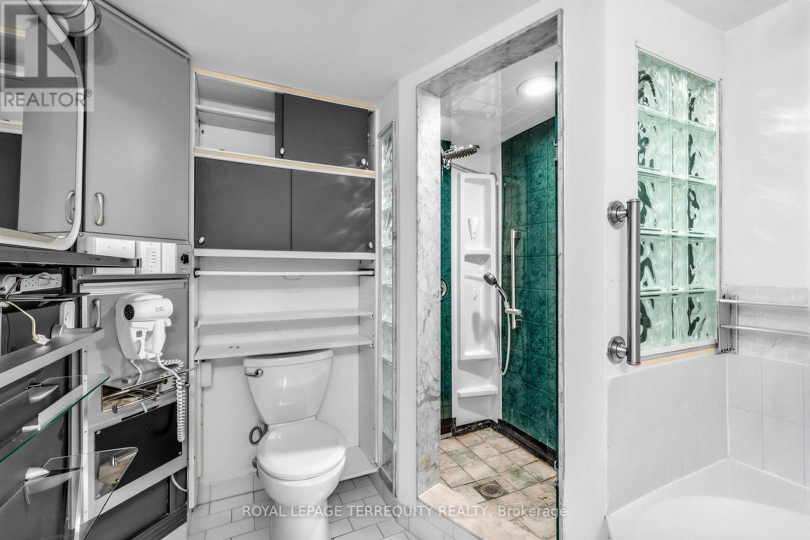 210 - 25 Maitland Street, Toronto, Ontario  M4Y 2W1 - Photo 12 - C13637524