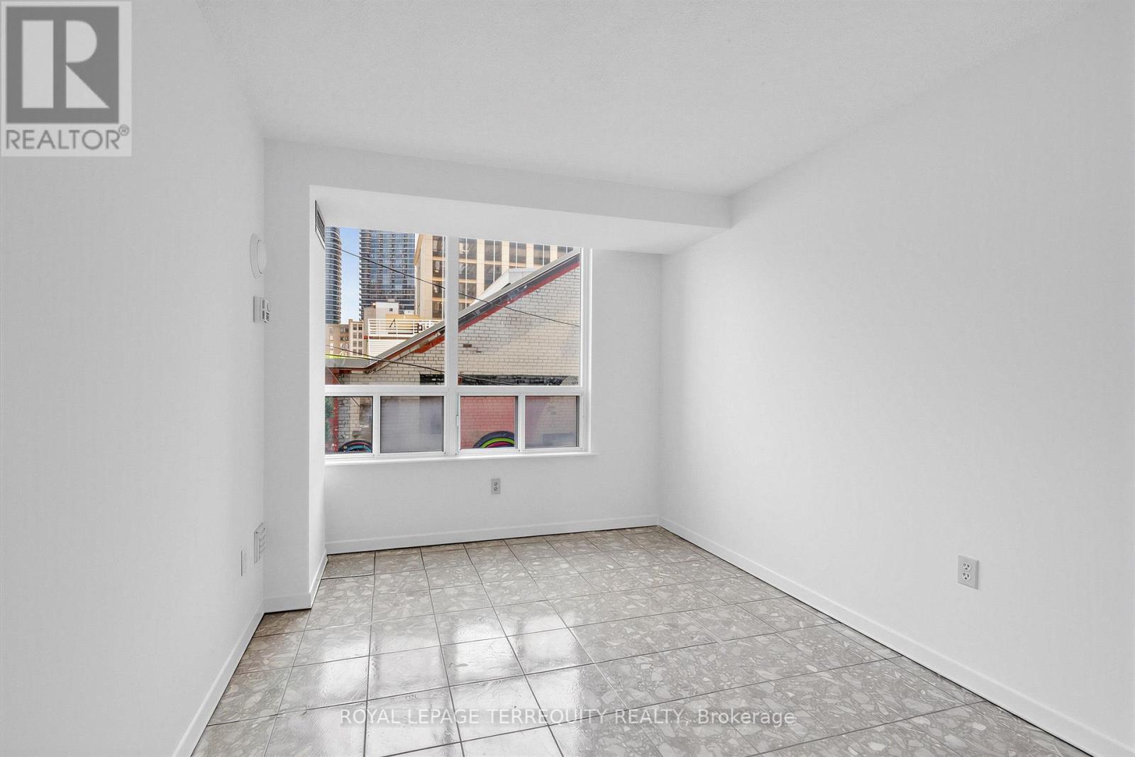 210 - 25 Maitland Street, Toronto, Ontario  M4Y 2W1 - Photo 14 - C13637524